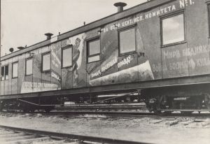 Literaturwaggon innerhalb eines Agitzuges