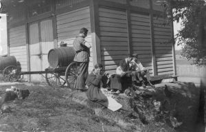 Break during shooting in the country, ca. 1924