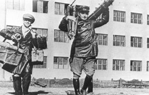 Vertov und Kameramann Mark Magidson bei Aufnahmearbeiten zu "Tri pesni o Lenine"