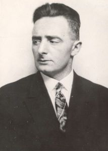 Dziga Vertov, Porträt mit bunter Krawatte