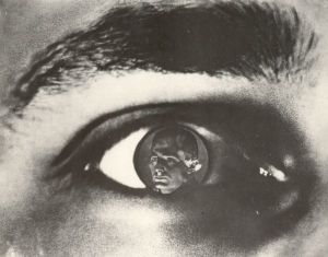Eye of Svilova, in whose pupils a portrait of Vertov appears