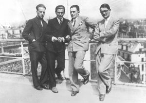 Dziga Vertov in Paris in Männergruppe