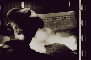 Arbeiter liest Zeitung