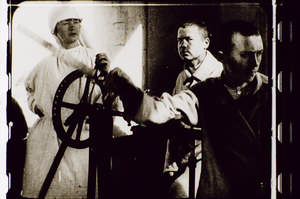 Im Krankenhaus, Krankenschwester mit Patienten