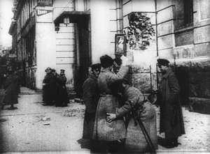 Rotarmist wird kontrolliert