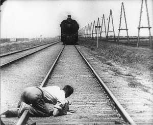 Kaufman filmt auf den Schienen